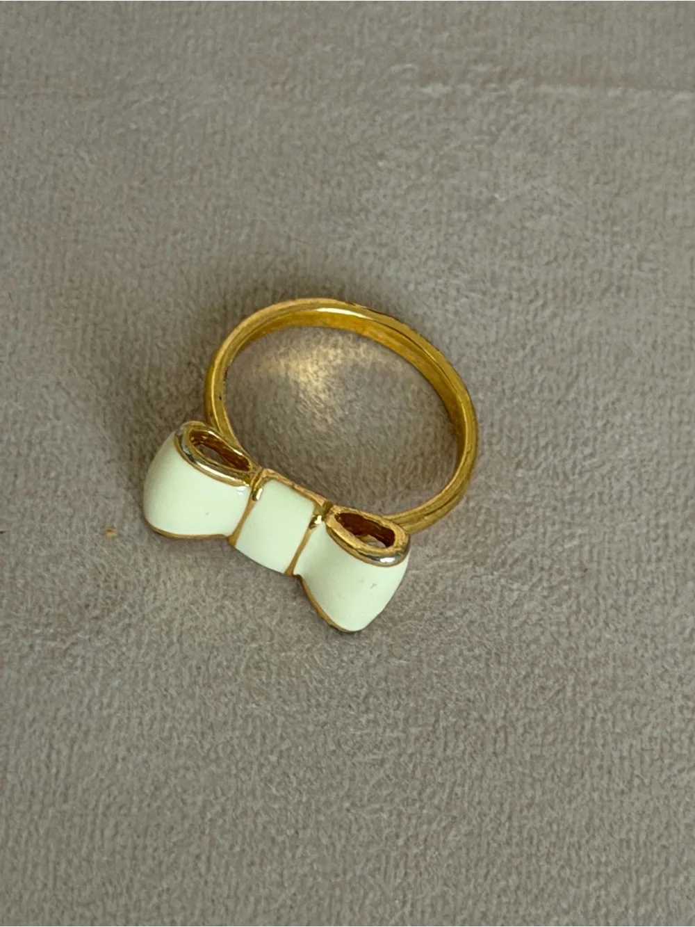Kate Spade New York “Take a Bow” Enamel Ring in Cream/Ivory